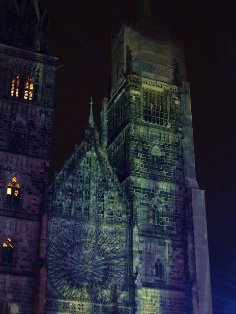 Fassade der Lorenzkirche (2), eine Lichtinstallation von Pipon