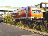 Bahnübergang zum Verwaltungsgebäude.