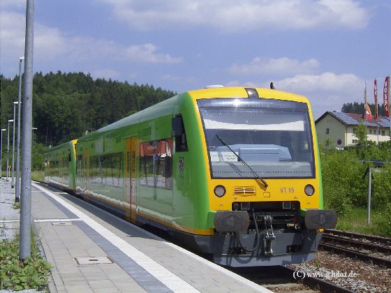 VT 19 im Juni 2006 in Regen.